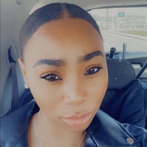 Meet your Posher, Annishia